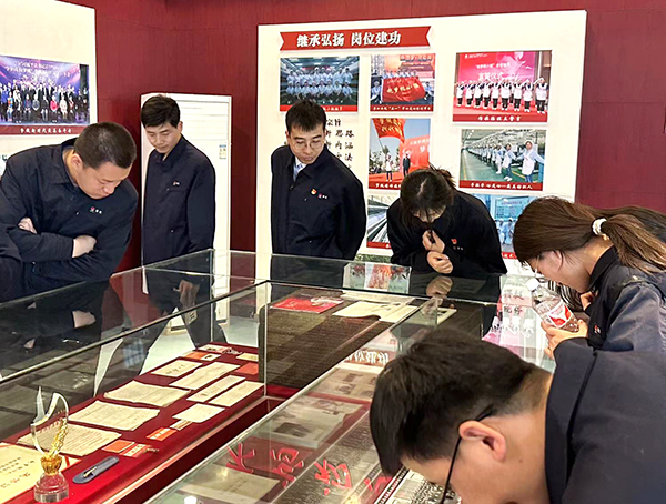 2024年4月9日，在赵梦桃纪念馆内参观学习.jpg