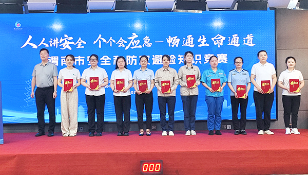 图4--优秀个人奖颁奖  600.jpg
