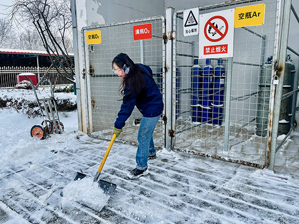 清扫钢瓶间.jpg