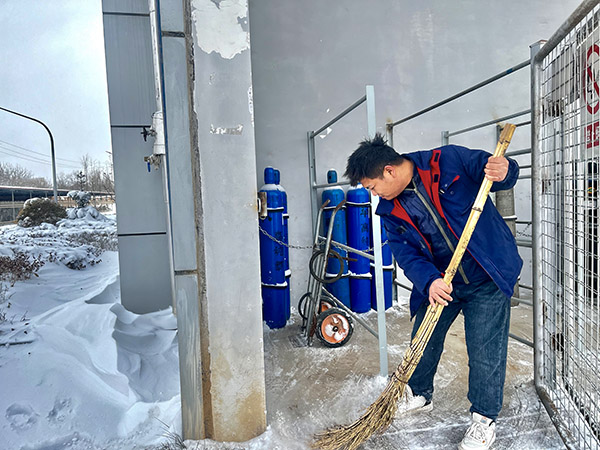 清扫积雪.jpg
