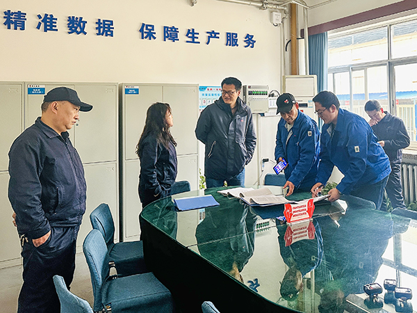 职工代表巡视3.jpg