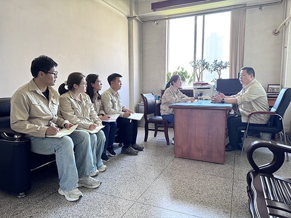 人力资源部学习中央八项规定精神.jpg