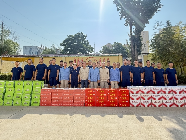公司慰问高新区特勤大队2.jpg