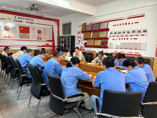 2025年9月15日，渭河塑业公司组织全体职工开展网络安全法律法规专题学习活动。.jpg