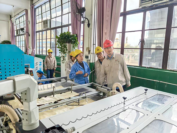 271761534221158697.jpg 党支部书记带队的小组对生产流程细致排查   600.jpg