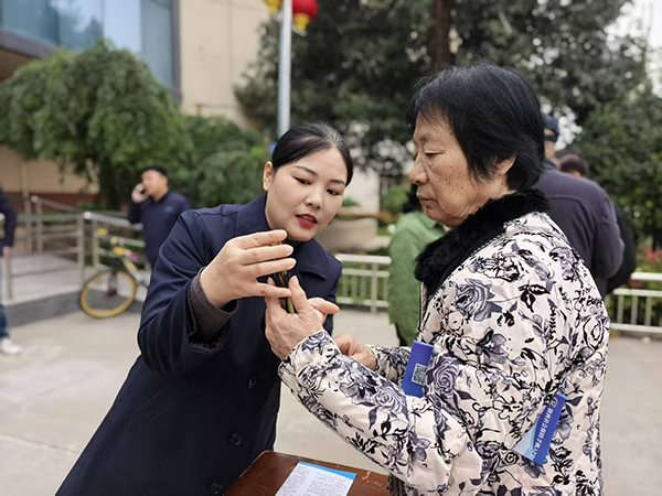 311761872949425785.jpg “社保服务进万家”活动现场.jpg