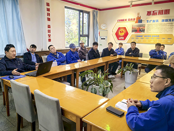 车间安全月对班组进行消、气防知识培训.jpg