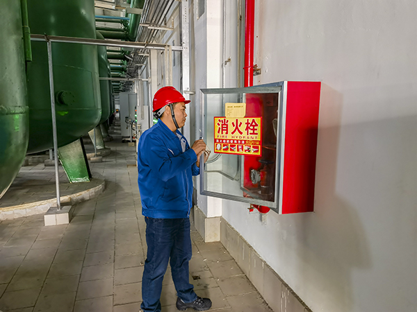 检查消防卡扣连接情况   600.jpg