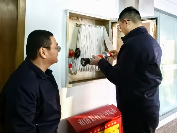 办公楼消防栓检查.jpg