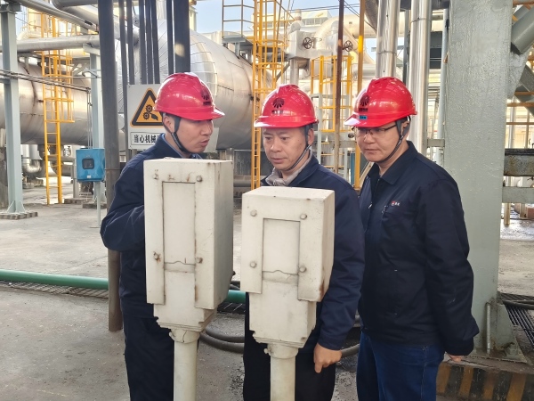 011764552833268844.jpg 在二期装置现场检查(1).jpg