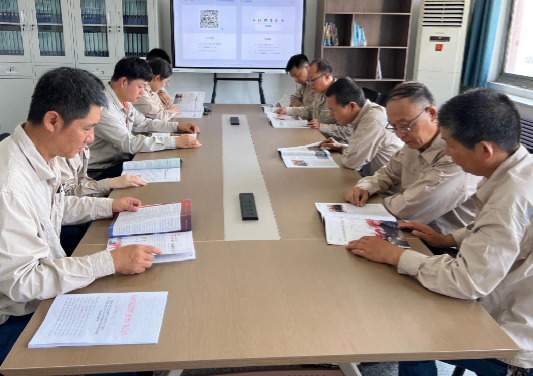 191766108721437477.png 自5月份开展安全标准化班组创建工作以来,我们多次开展会议学习讨论创建工作的方案方法.png