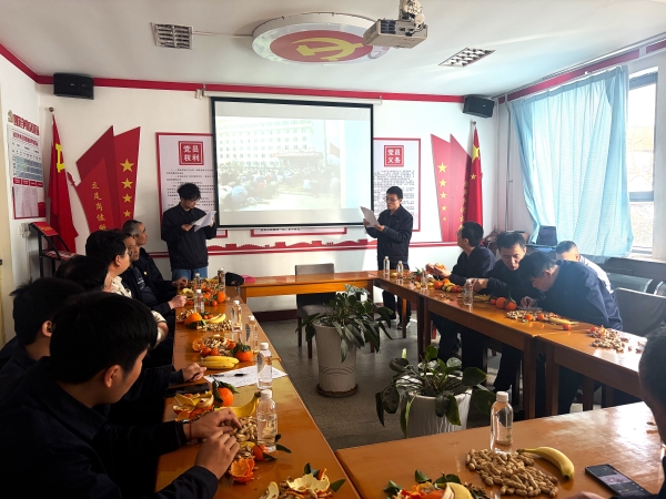 241774309638729588.jpg 生日聚会现场诗朗诵《从麻里滩到新民塬》.jpg