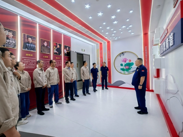 181787025138190847.jpg 参观廉洁警示教育馆.jpg
