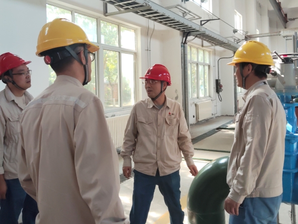 081788829460140756.jpg 191罐区消防水泵房检查.jpg