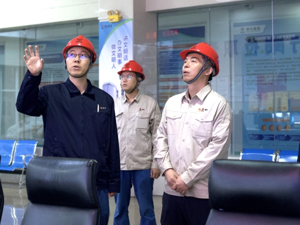 151789460071123456.jpg 赵总现场检查2.jpg